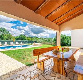 6 bedroom villa with pool near Sveti Lovrec and Poreč, sleeps 12